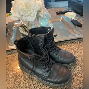 Dr. Martens air cushion sole boots! Size 3 kids